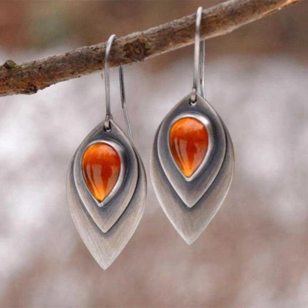 Boho örhängen med röd kristall i silver
