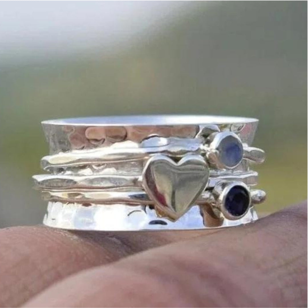 Elegant roterande ring med hjärta