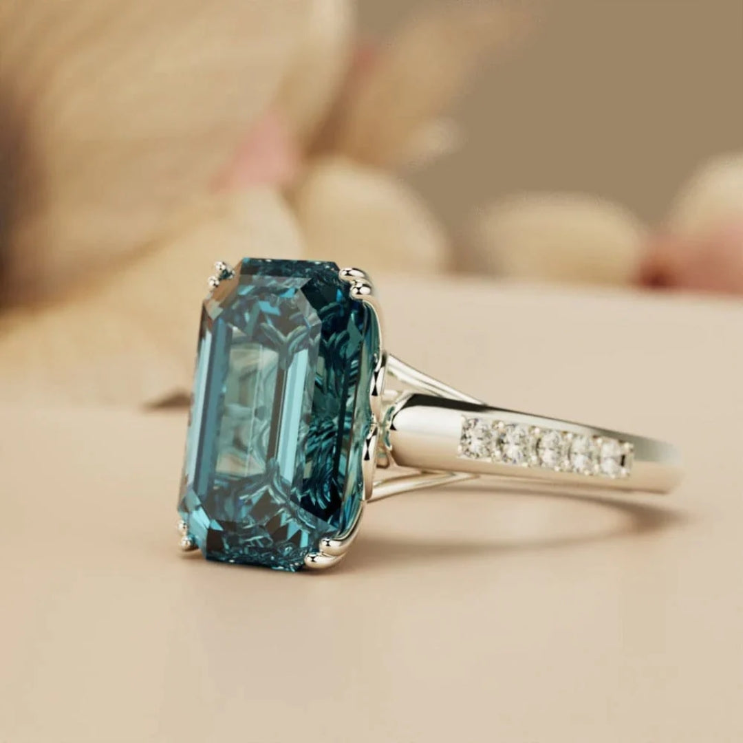 Vintage ring med blå kristaller