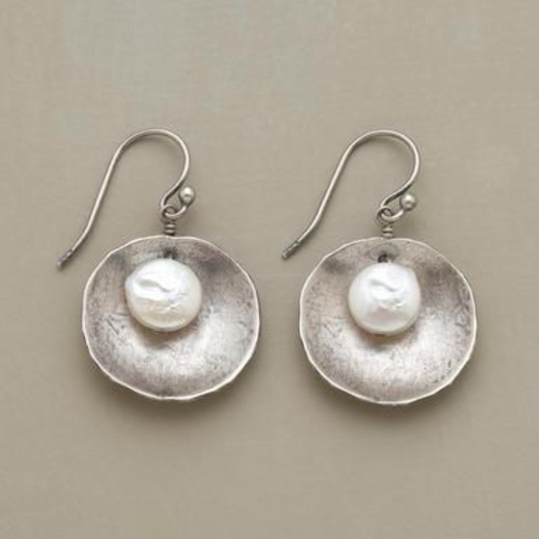 Vintageörhängen i silver och pärlor