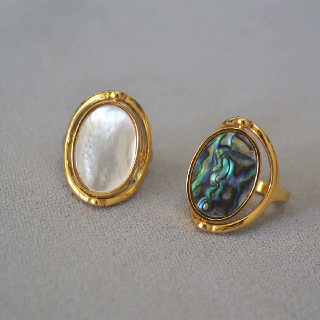 Guldring med inlagd vintage-sten