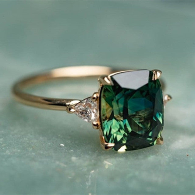 Elegant Fyrkantig Smaragd Ring