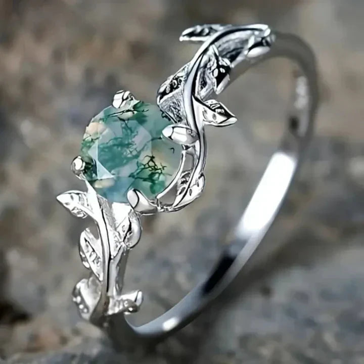Vintage silverring med grön sten