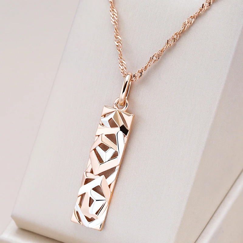 Elegant rektangulärt halsband i guld