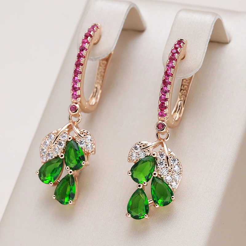 Eleganta dinglande örhängen med färgad cubic zirconia