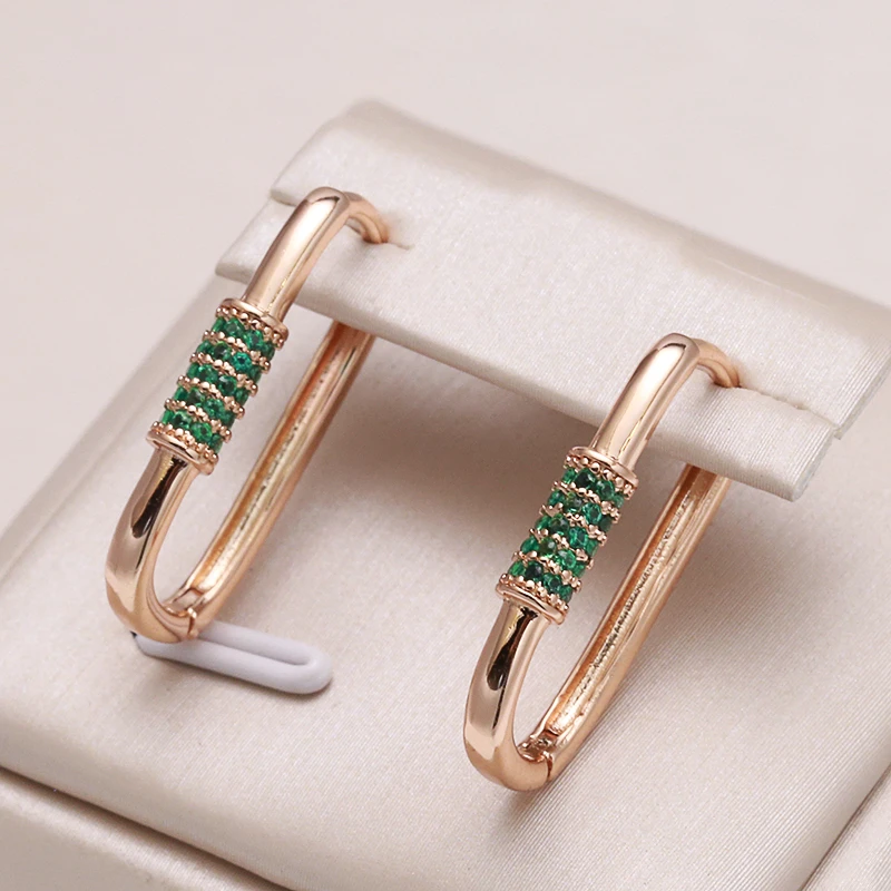 Eleganta små gröna cubic zirconia örhängen