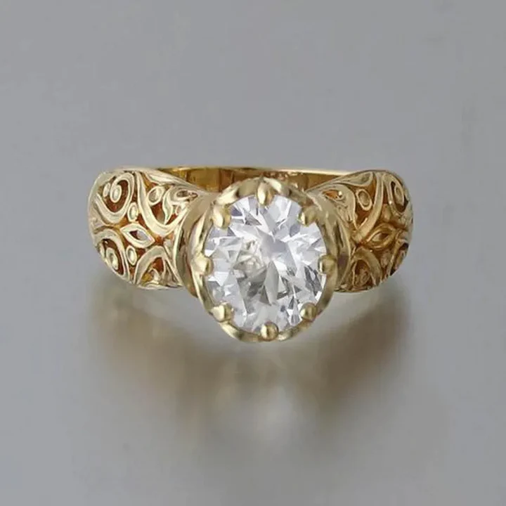 Gyllene vintage ring i vit kristall