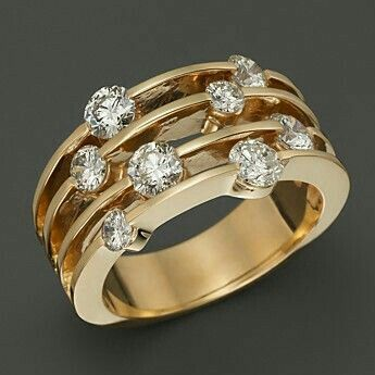 Vintage ring med gyllene zirkoner i lager
