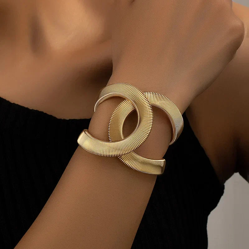 Elegant gyllene dubbelarmband