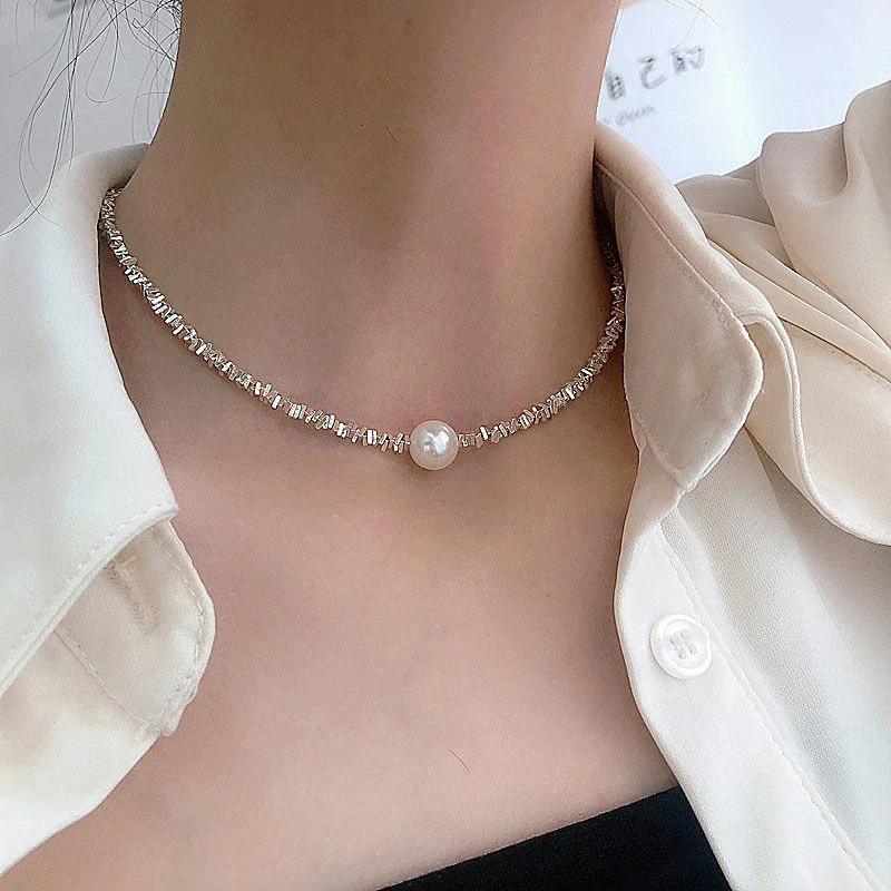 Elegant glänsande pärlhalsband