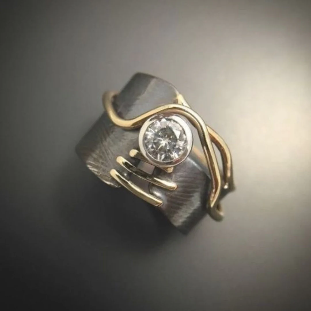 Mörk vintage-ring med sirkonia