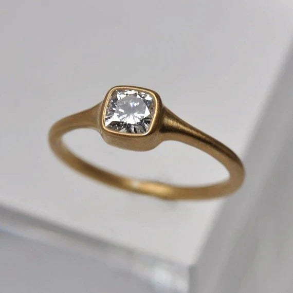 Kvadratisk ring i vintage-glas